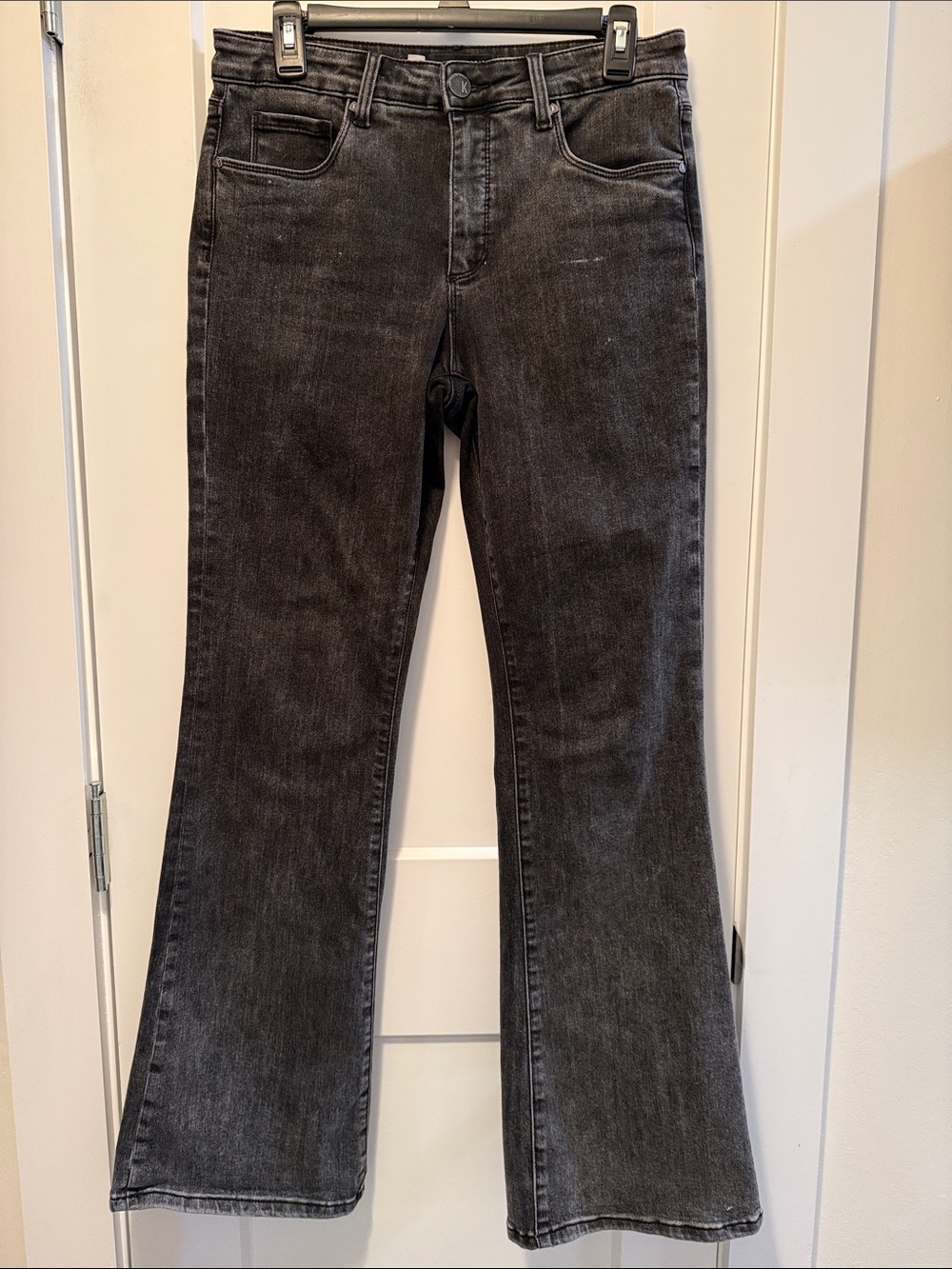 Kut from the Kloth Women's Ana Washed Black Flare Jeans size 6